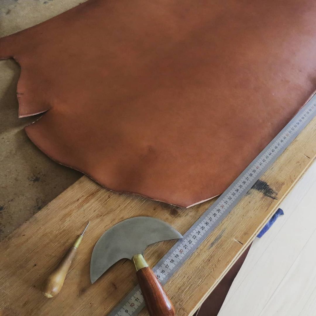 sellier-harnacheur-gers Cuir et outils de bourrelier